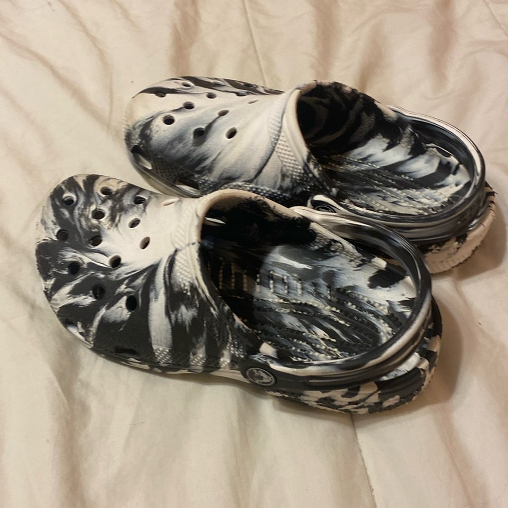 Black and White swirl crocs , size 4